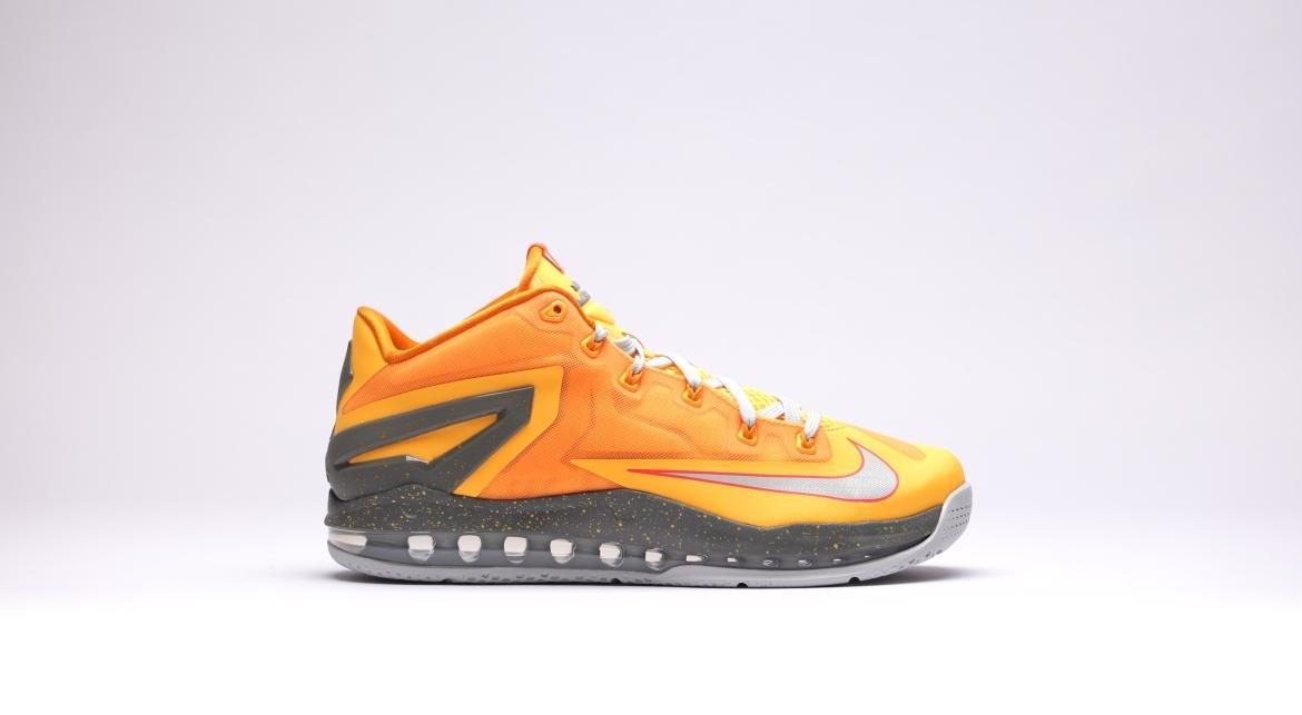 Nike Max Lebron XI Low "Atomic Mango"