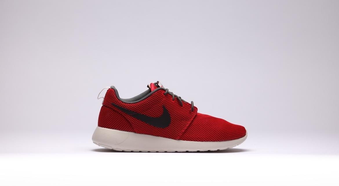 Nike Rosherun "Fire Red"