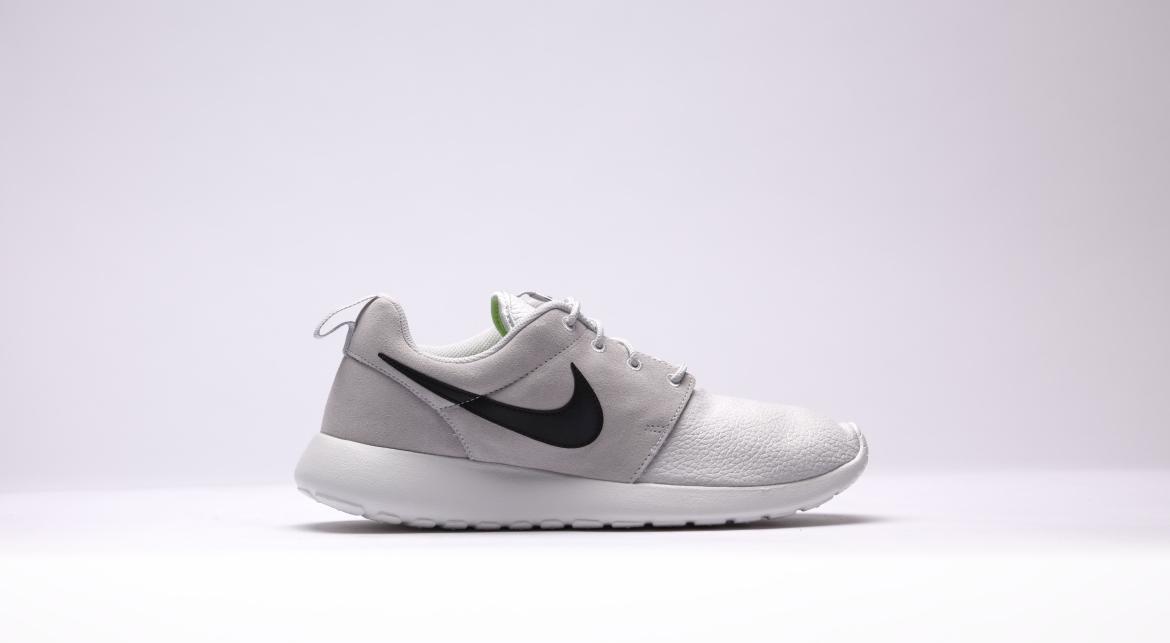 Nike Rosherun Suede "Ash Grey"