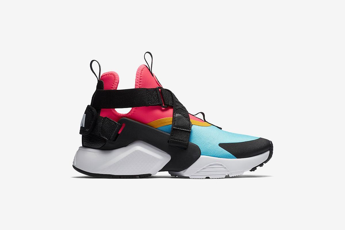 Nike Wmns Air Huarache City "Bleached Aqua"