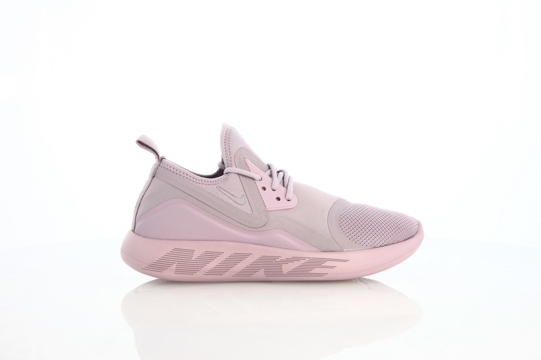Nike Wmns Lunarcharge Essential "Plum Fog"