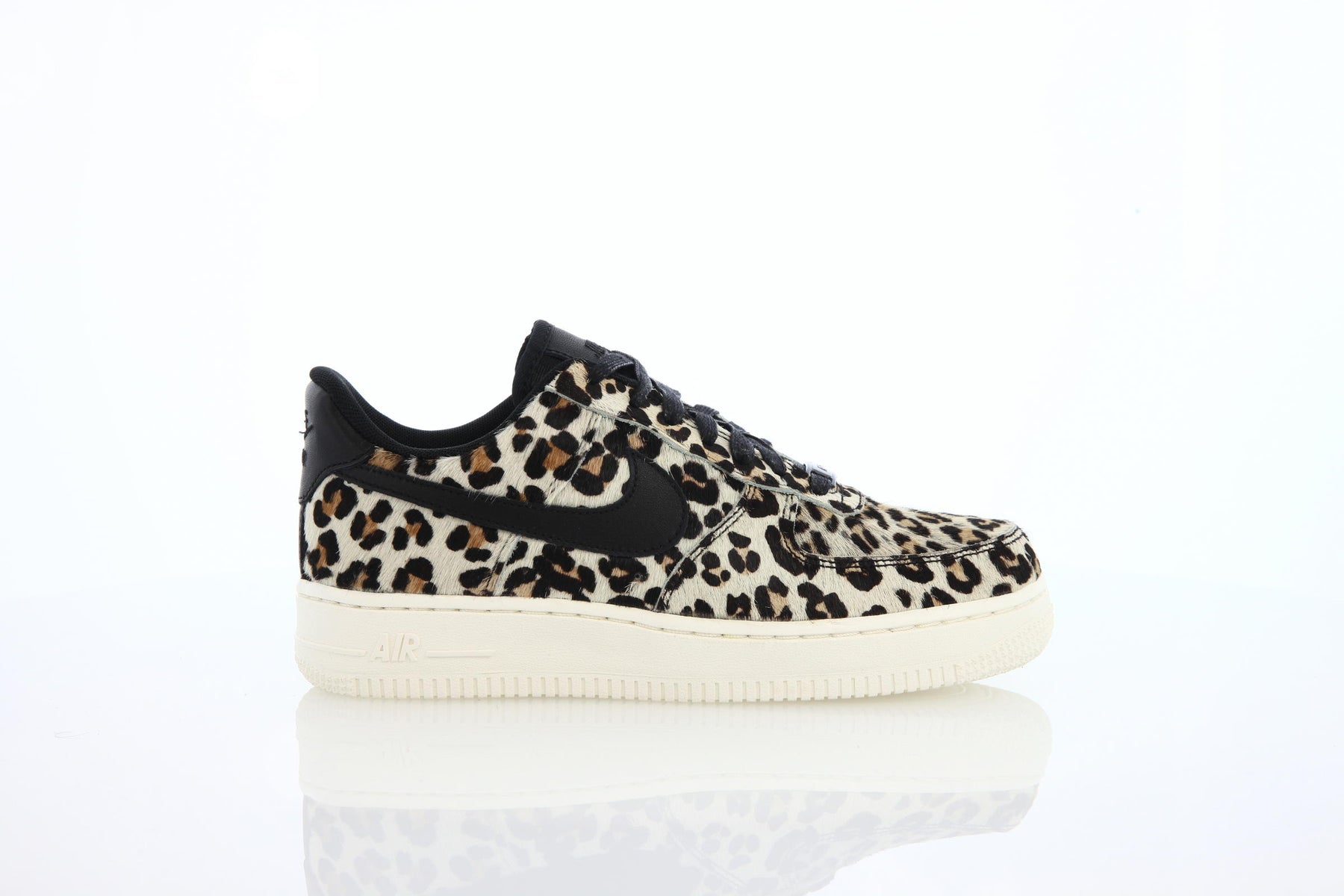 Nike Wmns Air Force 1 '07 Lx "Black"