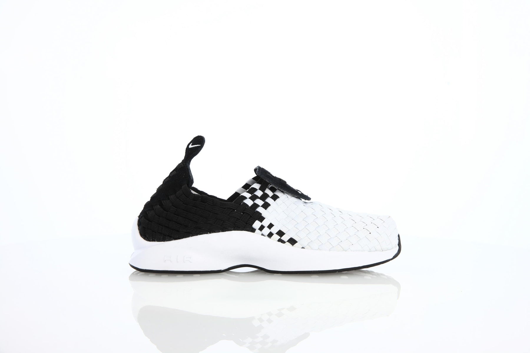 Nike Wmns Air Woven "Black N White"