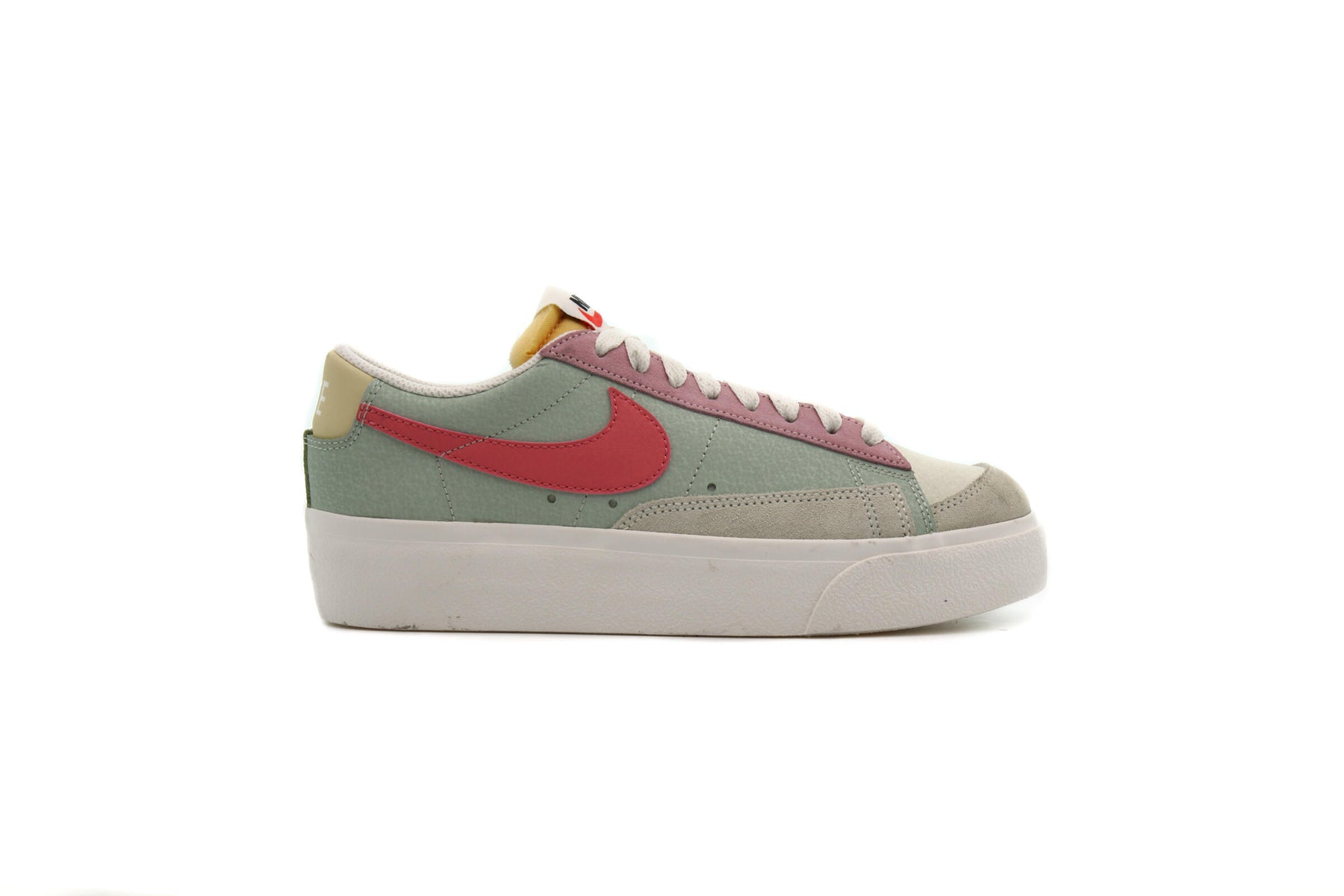 Nike WMNS BLAZER LOW PLATFORM