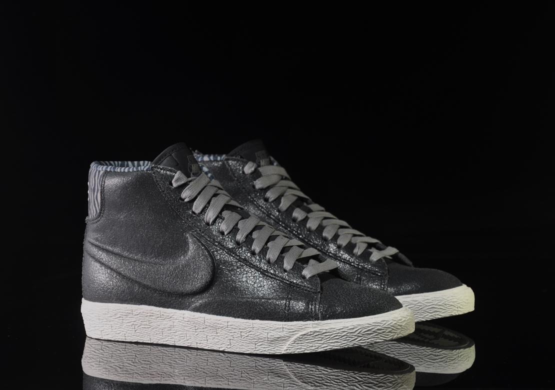 Nike Wmns Blazer Mid Premium VT