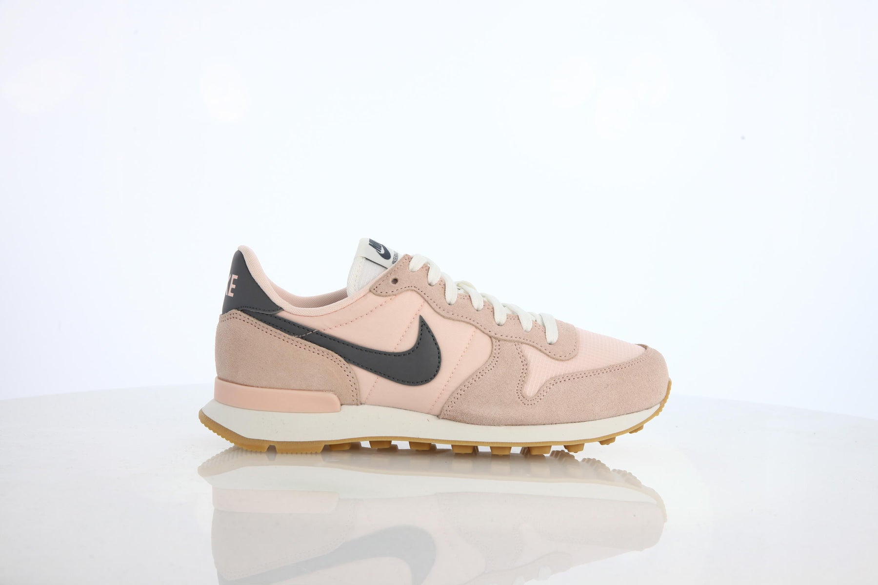 Nike Wmns Internationalist "Sunset Tint"