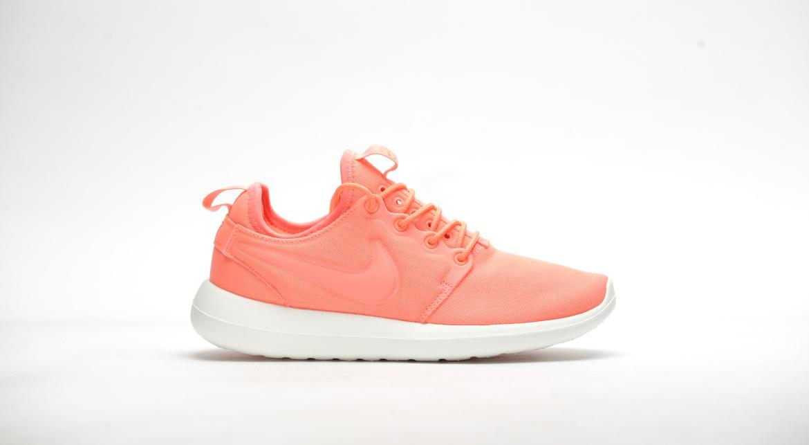 Nike Wmns Roshe Two Flyknit "Atomic Pink"