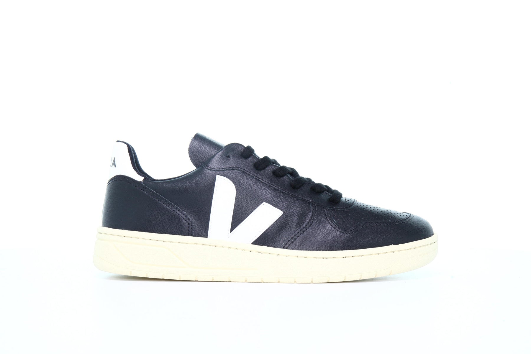 Veja V-10 "Black & White"