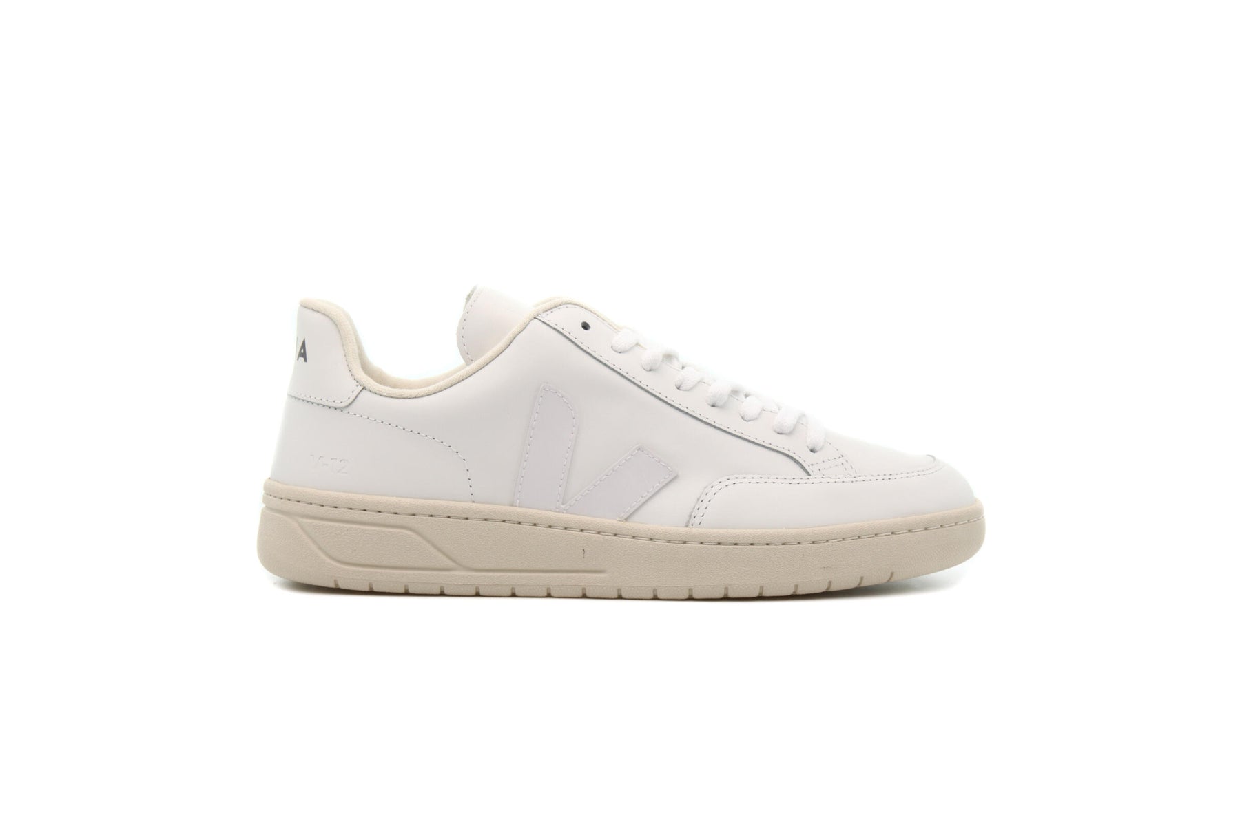 Veja V-12 "EXTRA WHITE"